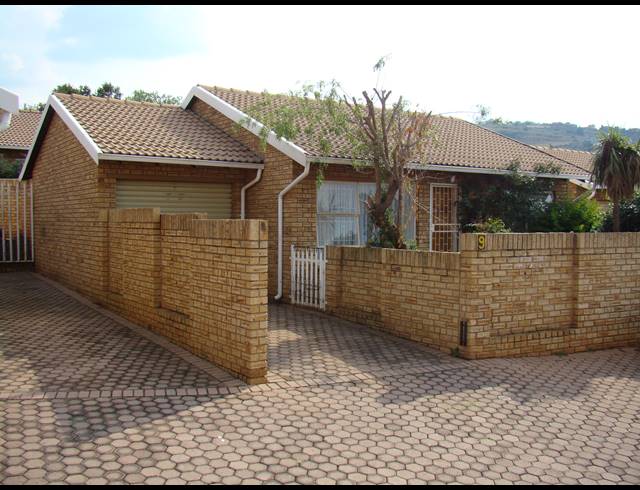 2 BEDROOM TOWNHOUSE FOR SALE IN NOORDHEUWEL